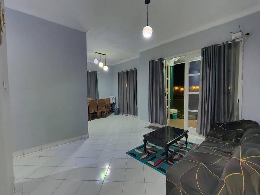 Hasha Private Pool Villa Puncak