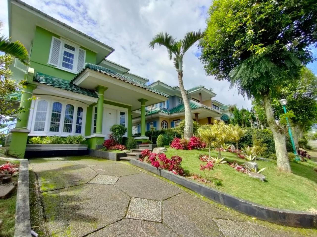 Hasha Private Pool Villa Puncak