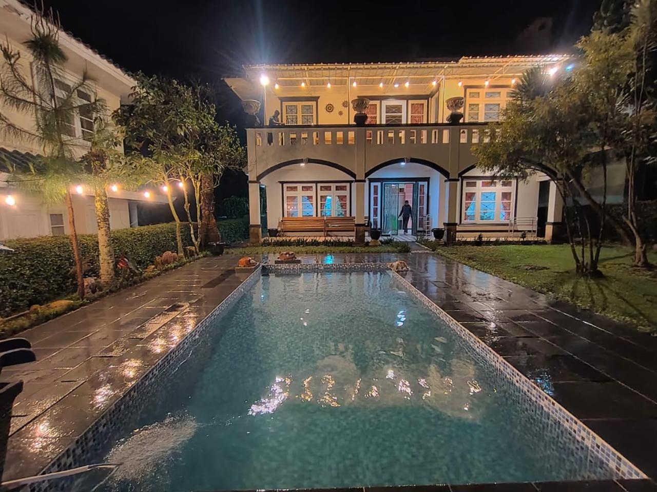 Hasha Private Pool Puncak