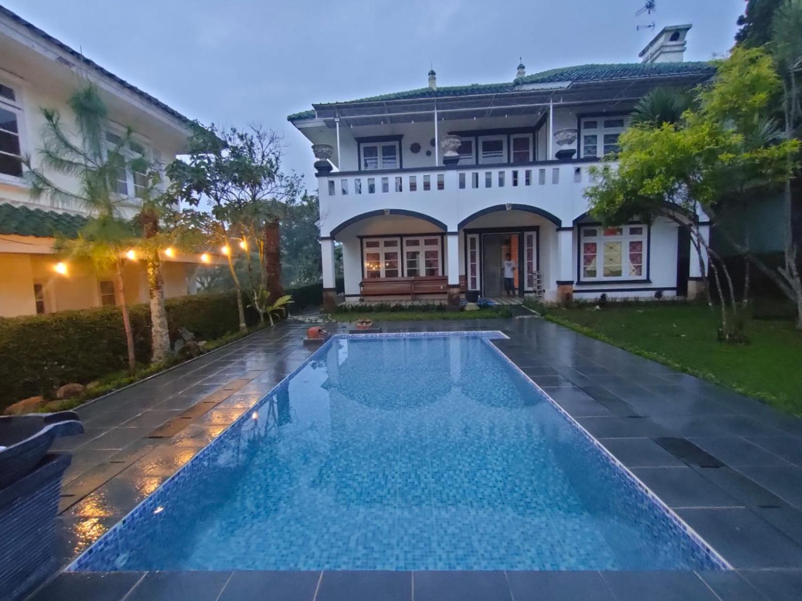Hasha Private Pool * Puncak