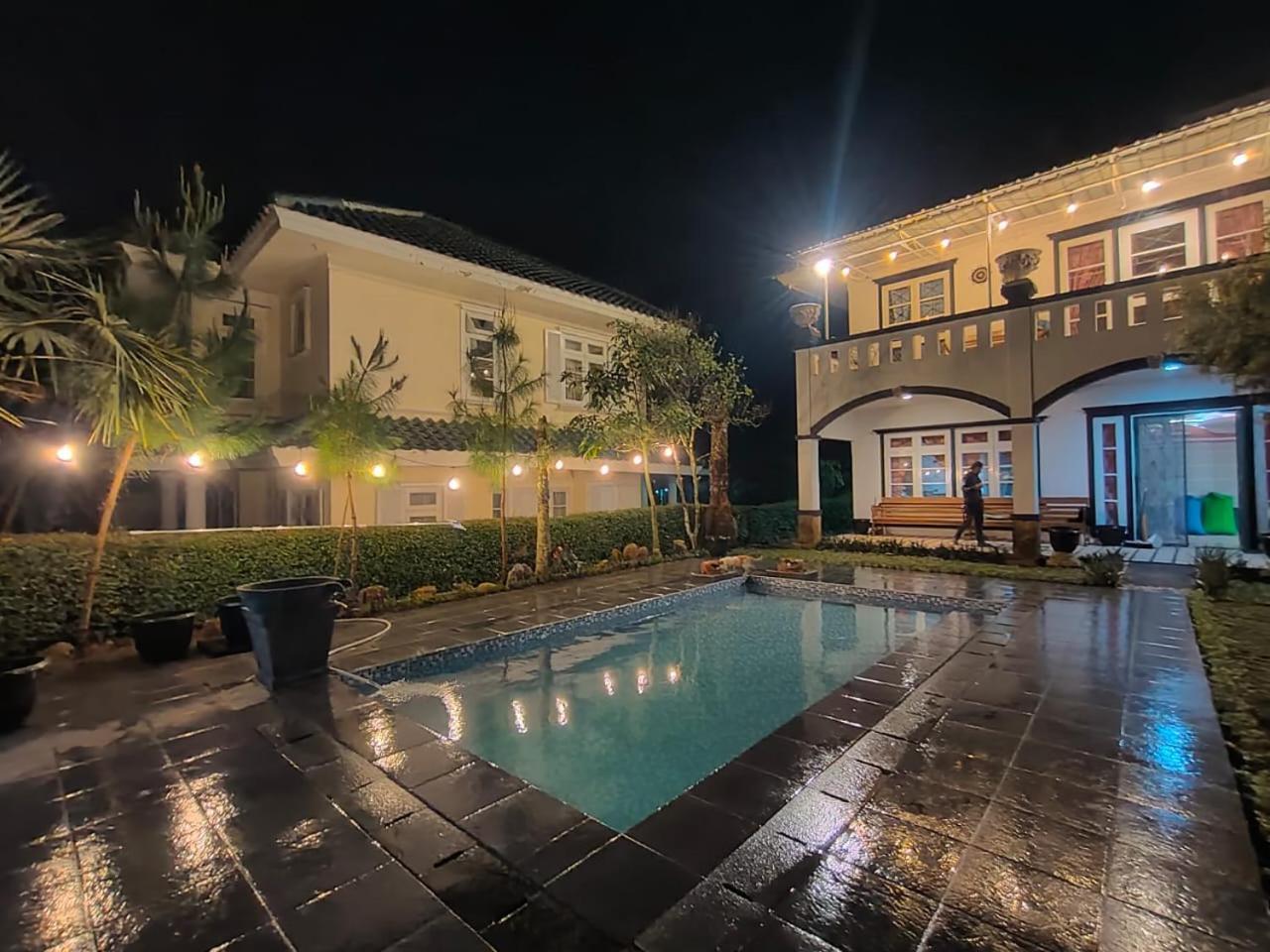 Hasha Private Pool * Puncak